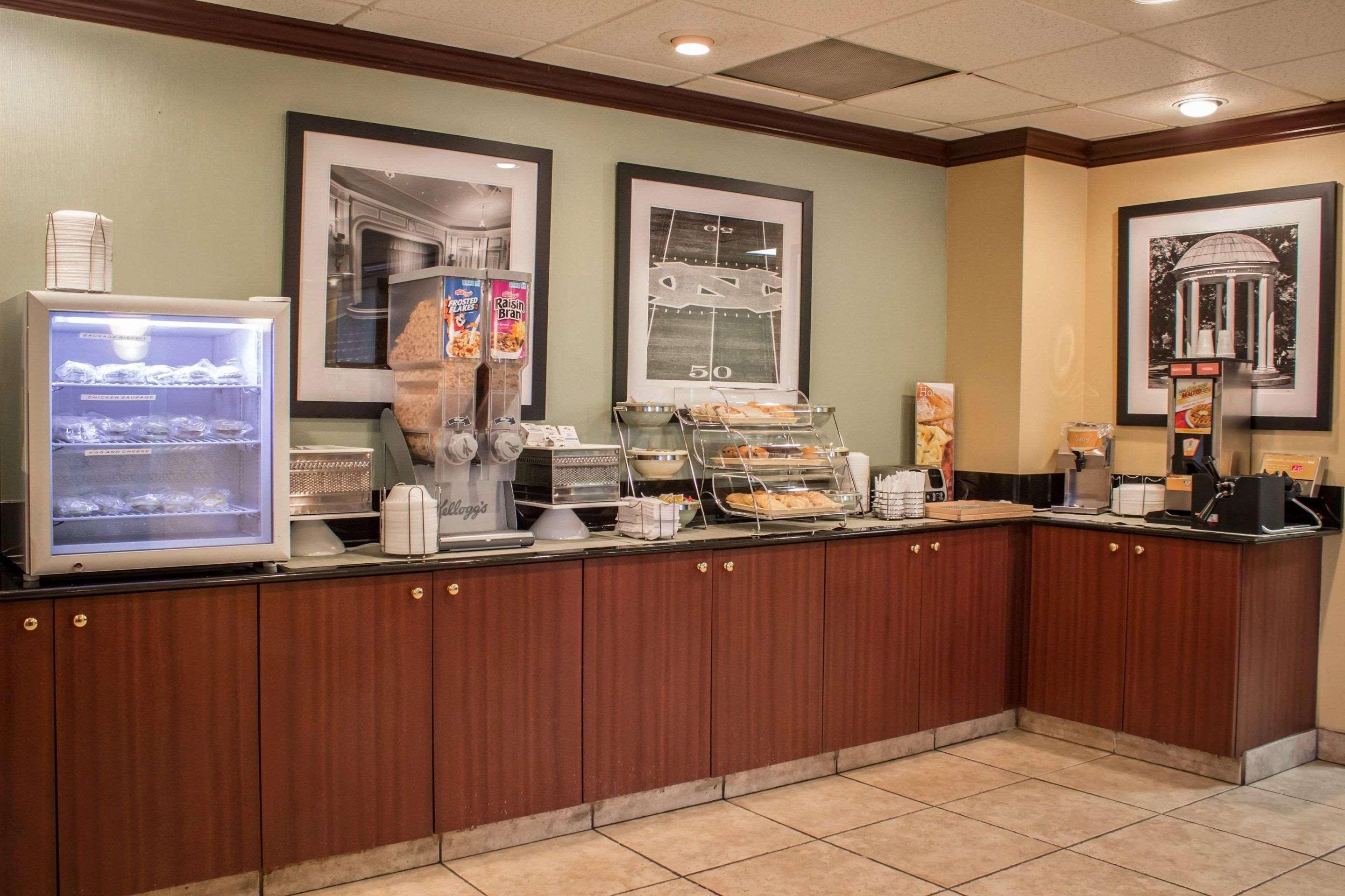 Hampton Inn Chapel Hill Extérieur photo