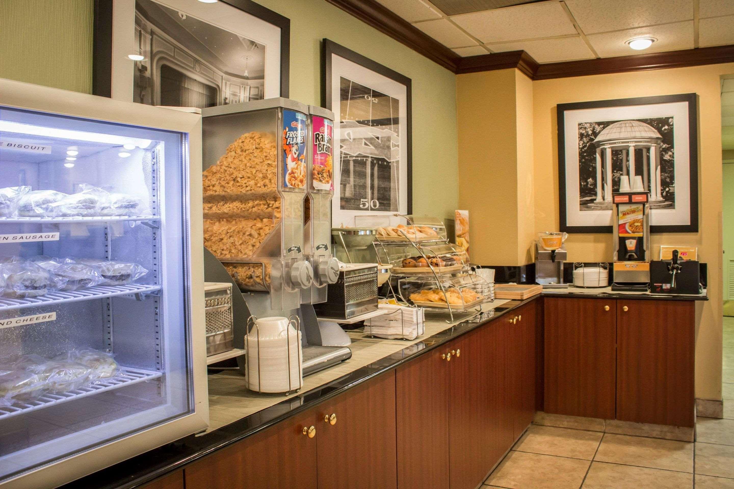 Hampton Inn Chapel Hill Extérieur photo